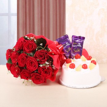 Red Roses & Cake With Chocolate